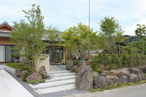 高崎市吉井町Ｕ様邸「重厚感のある庭」