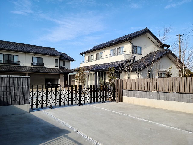 施工後：既存樹を活かした庭