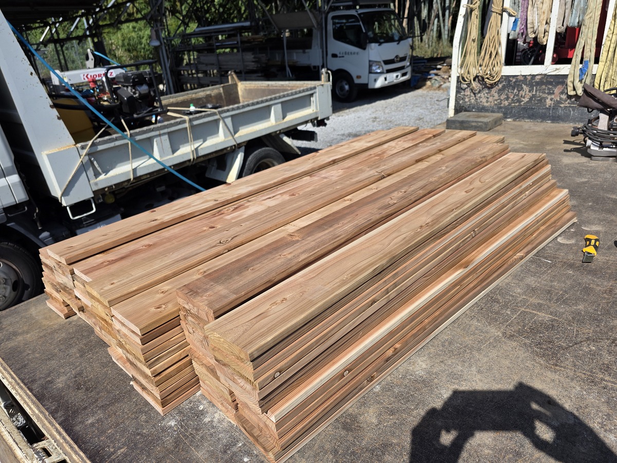 立板に国産飫肥杉を使用