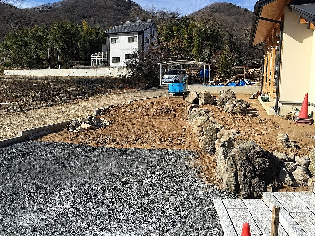 段差処理：敷地側面の段差を整える